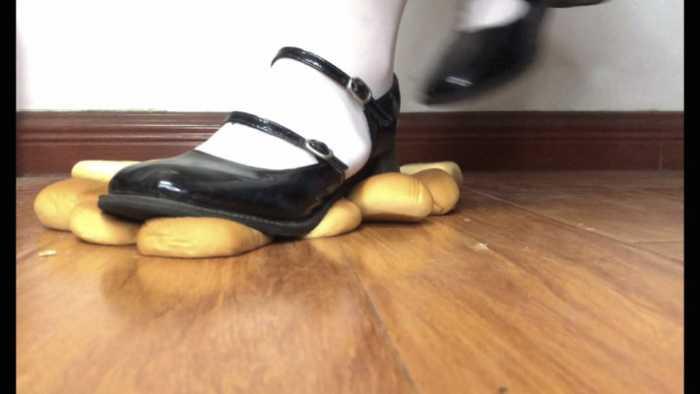 【爱秀套图】健身美女Lo鞋白丝踩小面包超多口水拉丝 YC-250331-4