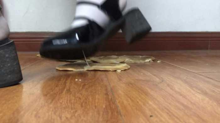 【爱秀套图】健身美女Lo鞋白丝踩小面包超多口水拉丝 YC-250331-4