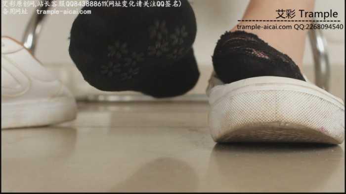 【爱秀套图】超劲爆剧情片《第一视角残忍女医生虐待病人》 YC-190425-3