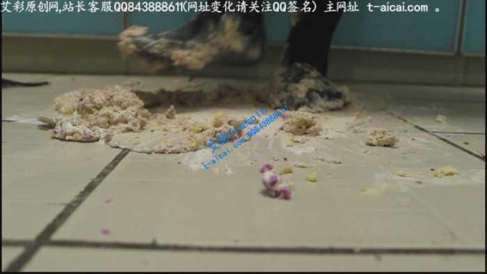 【爱秀套图】哚儿为贱奴制作的美味蛋糕狗粮（侮辱，强迫，特写）YC-190622-4