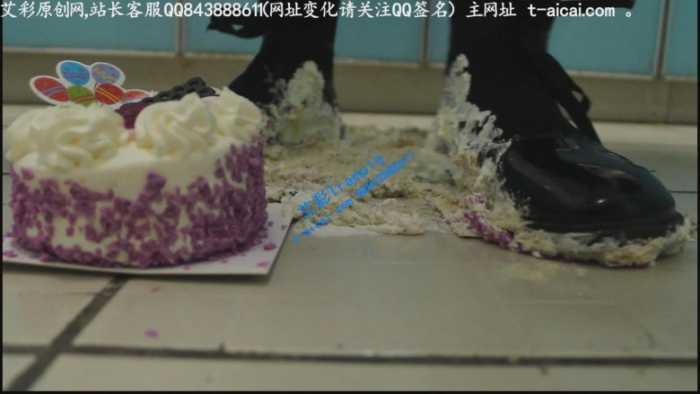 【爱秀套图】哚儿为贱奴制作的美味蛋糕狗粮（侮辱，强迫，特写）YC-190622-4