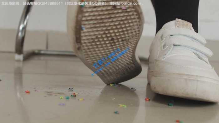 【爱秀套图】缩小+口水+语言调教+同学剧情（劲爆） JS250403~1