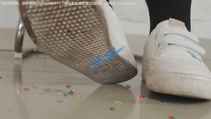 【爱秀套图】缩小+口水+语言调教+同学剧情（劲爆） JS250403~1