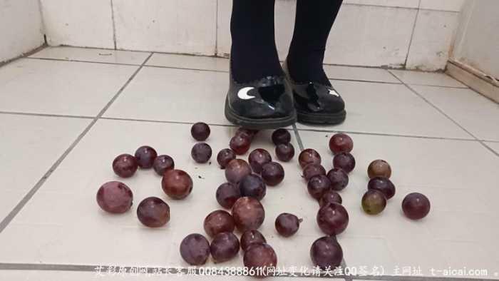 【爱秀套图】哚儿剧情巨人踩踏葡萄折磨贱奴的日常【精彩剧情篇】 YC-200919-6
