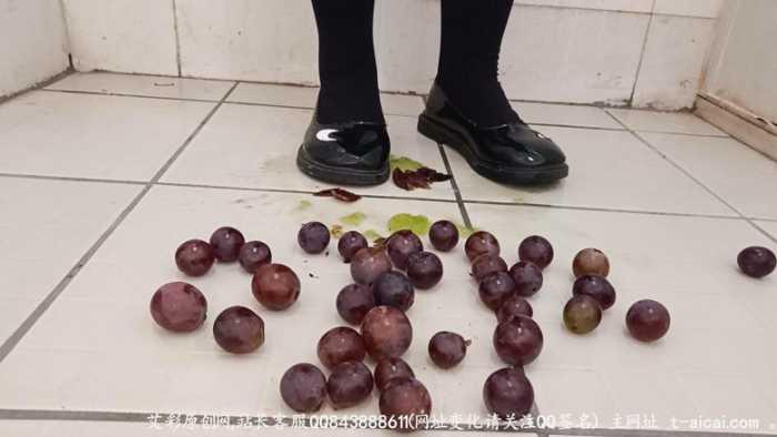 【爱秀套图】哚儿剧情巨人踩踏葡萄折磨贱奴的日常【精彩剧情篇】 YC-200919-6