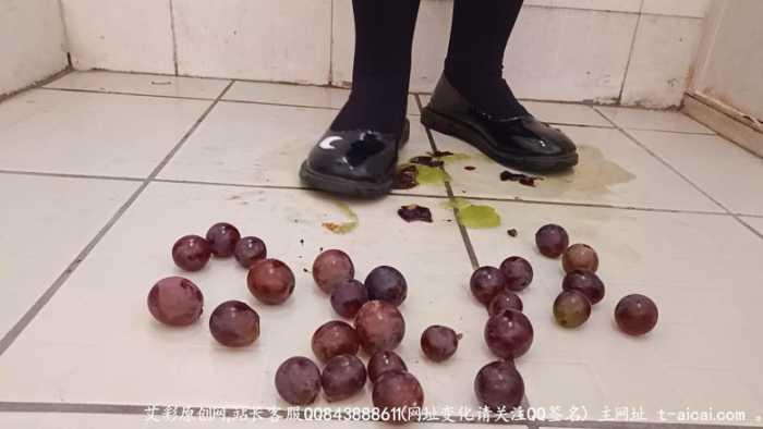 【爱秀套图】哚儿剧情巨人踩踏葡萄折磨贱奴的日常【精彩剧情篇】 YC-200919-6