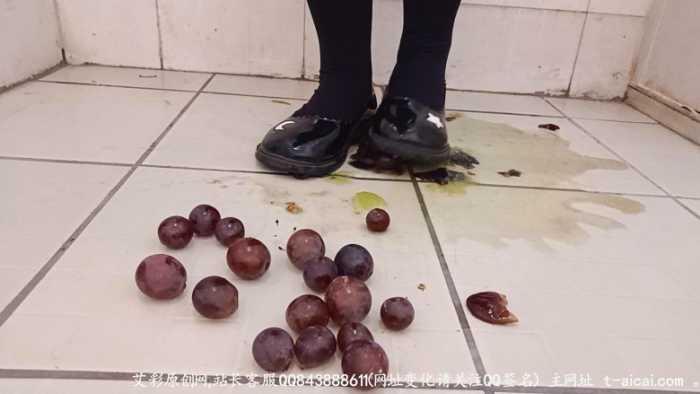 【爱秀套图】哚儿剧情巨人踩踏葡萄折磨贱奴的日常【精彩剧情篇】 YC-200919-6
