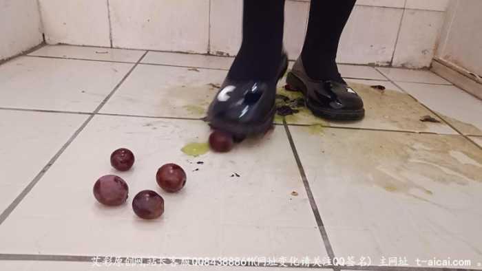 【爱秀套图】哚儿剧情巨人踩踏葡萄折磨贱奴的日常【精彩剧情篇】 YC-200919-6