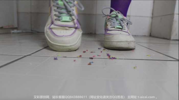 【爱秀套图】【哚儿】女巨人偶遇小人-踩踏侮辱口水攻击残忍折磨 YC-210112-6