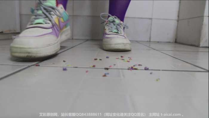 【爱秀套图】【哚儿】女巨人偶遇小人-踩踏侮辱口水攻击残忍折磨 YC-210112-6