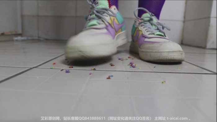 【爱秀套图】【哚儿】女巨人偶遇小人-踩踏侮辱口水攻击残忍折磨 YC-210112-6