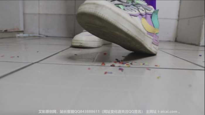 【爱秀套图】【哚儿】女巨人偶遇小人-踩踏侮辱口水攻击残忍折磨 YC-210112-6