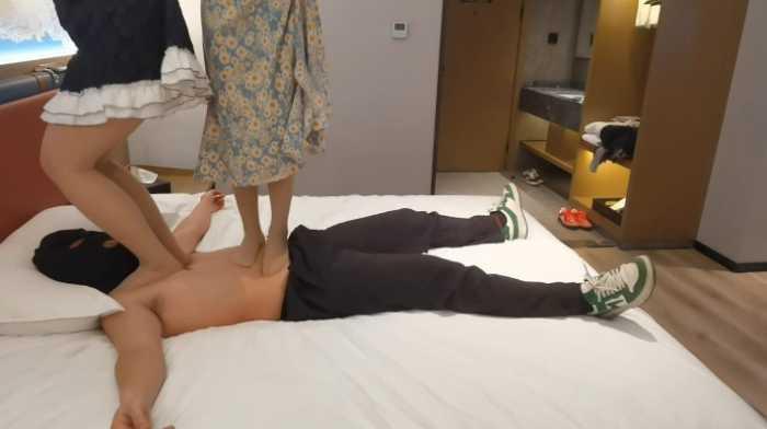 【爱秀套图】女大小姿和小婵的肉丝双踩 YC-250401