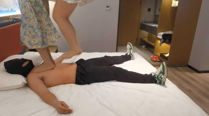 【爱秀套图】女大小姿和小婵的肉丝双踩 YC-250401