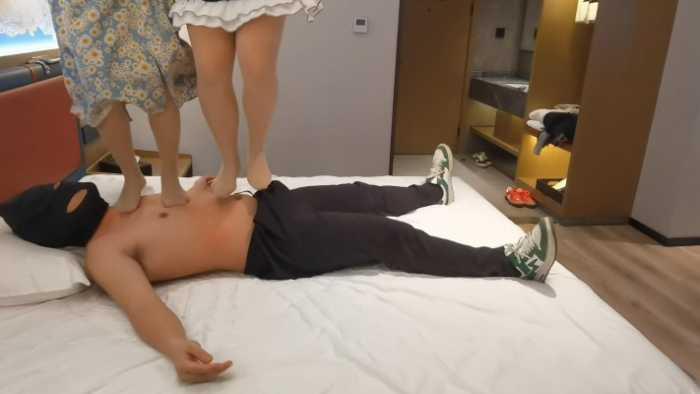 【爱秀套图】女大小姿和小婵的肉丝双踩 YC-250401