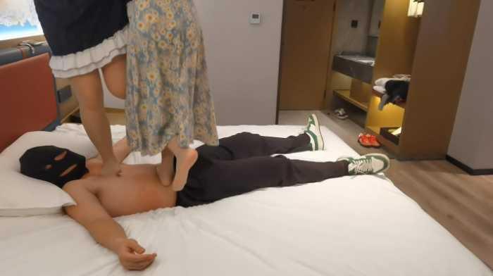 【爱秀套图】女大小姿和小婵的肉丝双踩 YC-250401