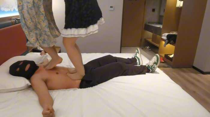 【爱秀套图】女大小姿和小婵的肉丝双踩 YC-250401