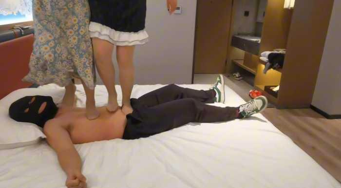 【爱秀套图】女大小姿和小婵的肉丝双踩 YC-250401