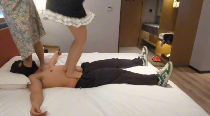 【爱秀套图】女大小姿和小婵的肉丝双踩 YC-250401