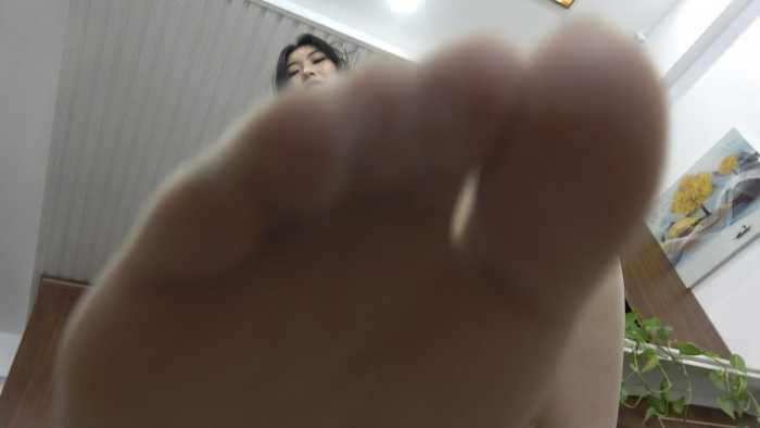 【爱秀套图】【璐璐】成人礼的礼物，缩小踩烂躯体 YC-250401-7