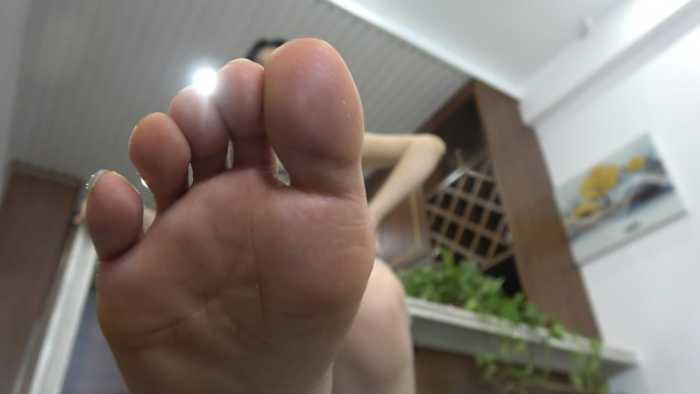 【爱秀套图】【璐璐】成人礼的礼物，缩小踩烂躯体 YC-250401-7