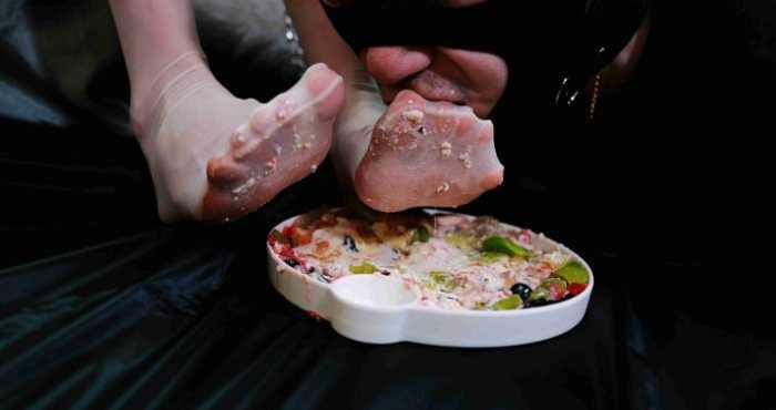 【爱秀套图】【苒溪S】沉浸式水果奶油蛋糕制作，舔食玉足 YC-250401-8