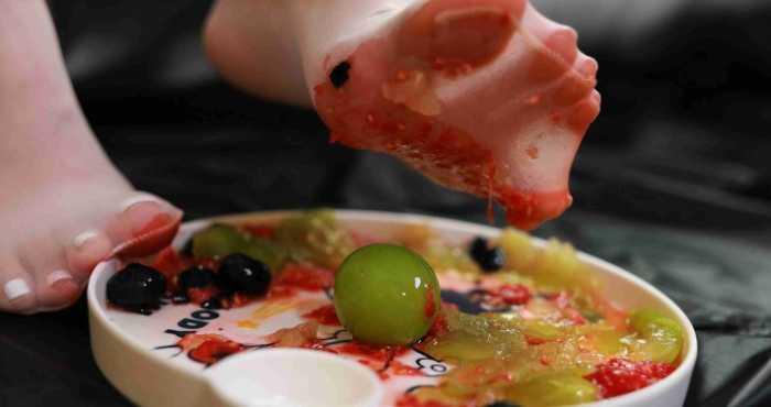 【爱秀套图】【苒溪S】沉浸式水果奶油蛋糕制作，舔食玉足 YC-250401-8