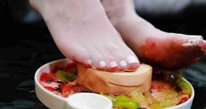 【爱秀套图】【苒溪S】沉浸式水果奶油蛋糕制作，舔食玉足 YC-250401-8