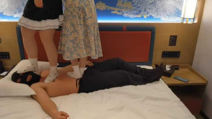 【爱秀套图】女大小姿和小婵的白袜双踩 YC-250401-3