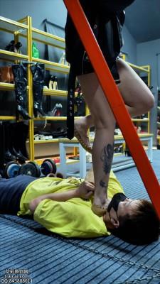 【爱秀套图】最接近死亡式踩踏 三次窒息昏迷抽搐（此玩法危险极大伤害极高不建议模仿）YC-250331-7