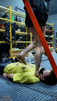 【爱秀套图】最接近死亡式踩踏 三次窒息昏迷抽搐（此玩法危险极大伤害极高不建议模仿）YC-250331-7