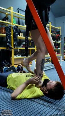 【爱秀套图】最接近死亡式踩踏 三次窒息昏迷抽搐（此玩法危险极大伤害极高不建议模仿）YC-250331-7