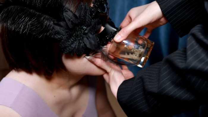 【爱秀套图】【超级女M】舔臭脚灌圣水 JS250407~2