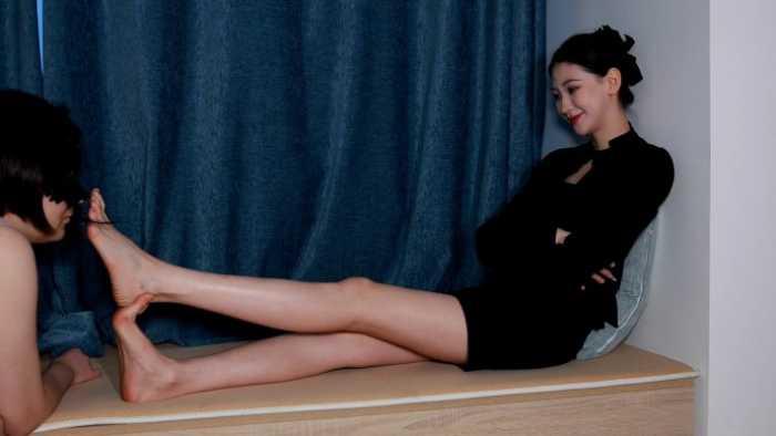 【爱秀套图】【超级女M】舔臭脚灌圣水 JS250407~2