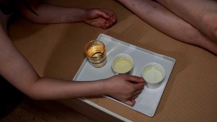 【爱秀套图】【超级女M】舔臭脚灌圣水 JS250407~2