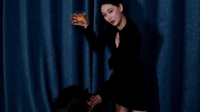 【爱秀套图】【超级女M】舔臭脚灌圣水 JS250407~2