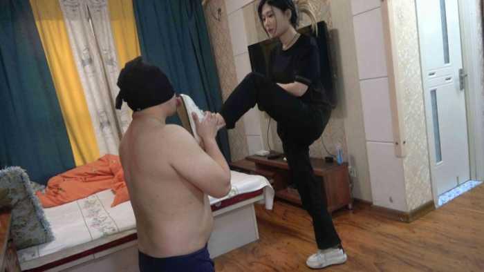 【爱秀套图】【小文S】舔精神小妹脏鞋 YC-250405-5