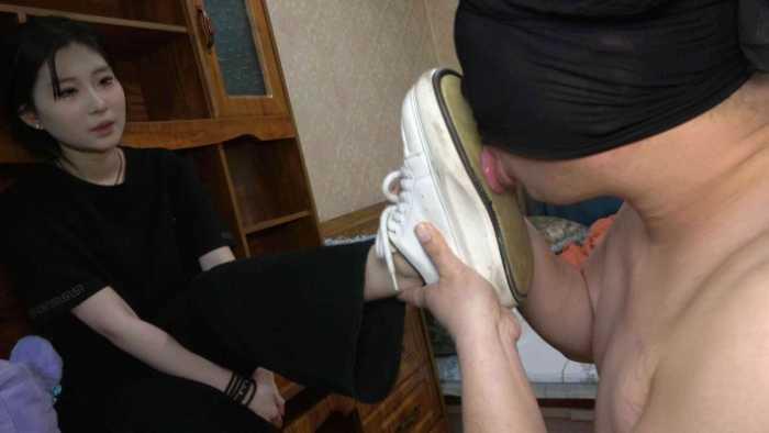 【爱秀套图】【小文S】舔精神小妹脏鞋 YC-250405-5