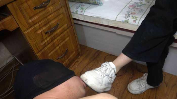 【爱秀套图】【小文S】舔精神小妹脏鞋 YC-250405-5