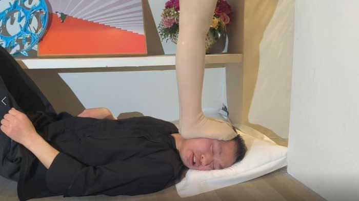 【爱秀套图】【女神学院·诗琪】超臭厚肉丝踩脸 YC-250406