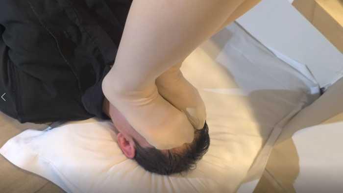 【爱秀套图】【女神学院·诗琪】超臭厚肉丝踩脸 YC-250406