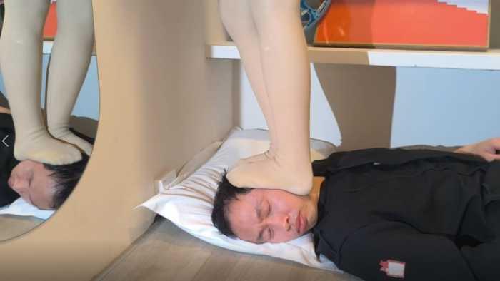 【爱秀套图】【女神学院·诗琪】超臭厚肉丝踩脸 YC-250406