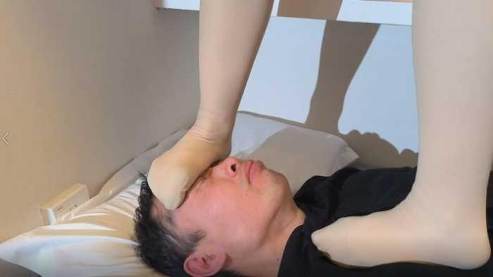 【爱秀套图】【女神学院·诗琪】超臭厚肉丝踩脸 YC-250406