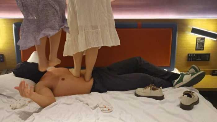 【爱秀套图】女大小姿和小婵的双踩第二弹，鞋子+白袜+肉丝 YC-250408-2