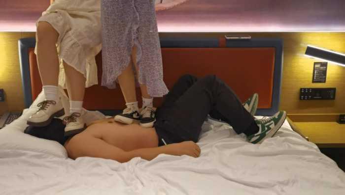 【爱秀套图】女大小姿和小婵的双踩第二弹，鞋子+白袜+肉丝 YC-250408-2