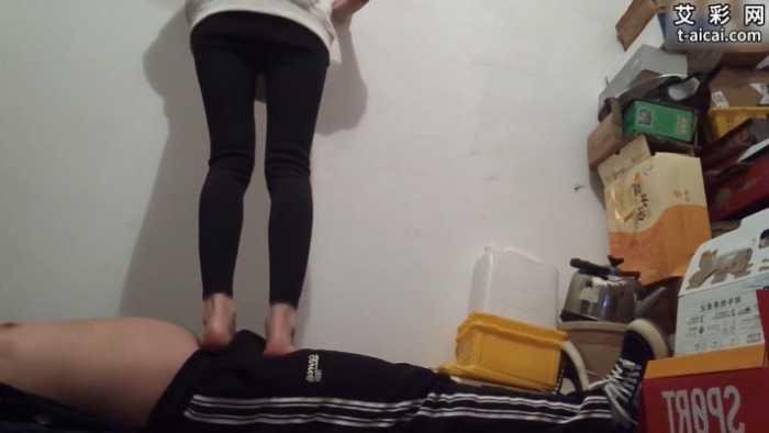 【爱秀套图】新开发素人椒椒地下室踩踏 ACYC-4381