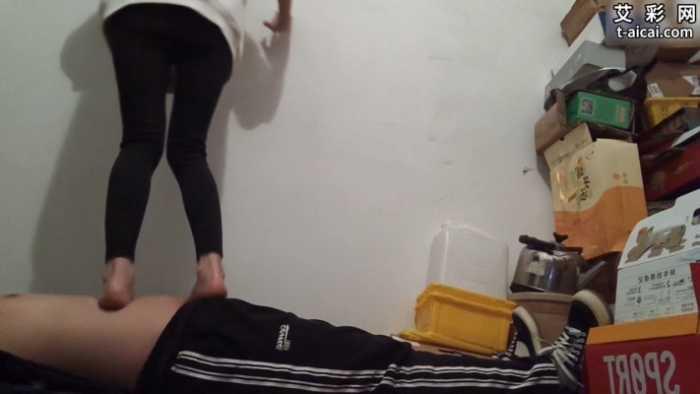 【爱秀套图】新开发素人椒椒地下室踩踏 ACYC-4381