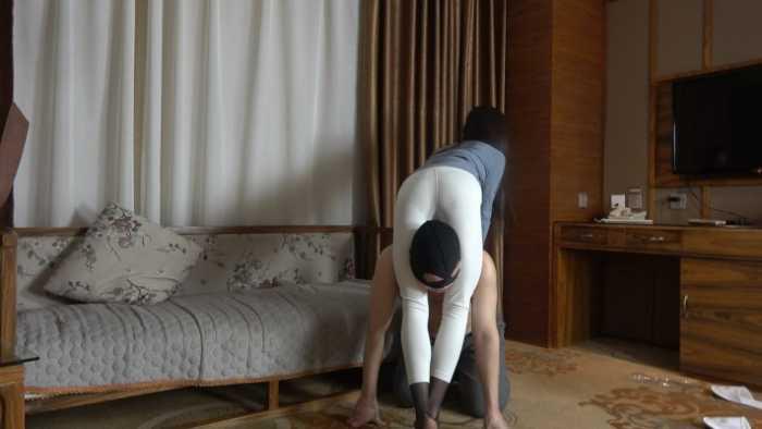 【爱秀套图】【苒溪S】白色瑜伽裤腿绞窒息贱狗 YC-250410-3