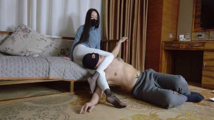 【爱秀套图】【苒溪S】白色瑜伽裤腿绞窒息贱狗 YC-250410-3