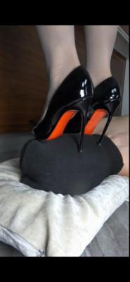 【爱秀套图】【璐璐】12公分红底高跟踩狗头 YC-250413-6